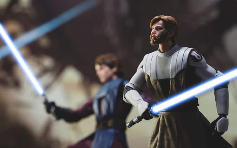 Obi Wan Kenobi and Anakin Skywalker fighting together with their lightsabers