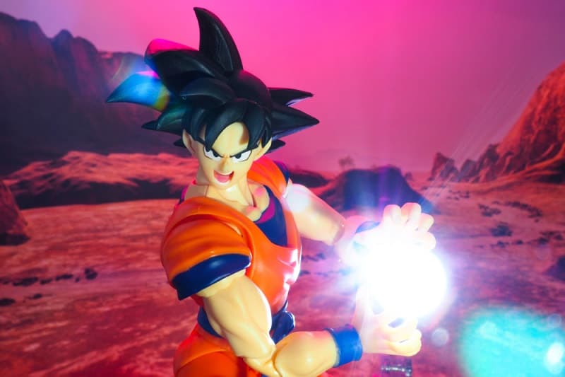 Goku utilizing dragon ball