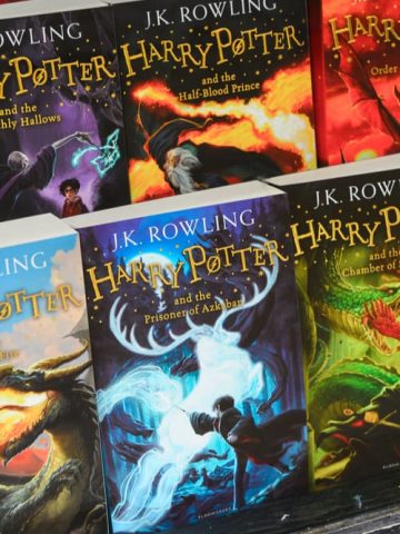 How Many Pages in Each Harry Potter Book (1-8)? - Fandom Fevers