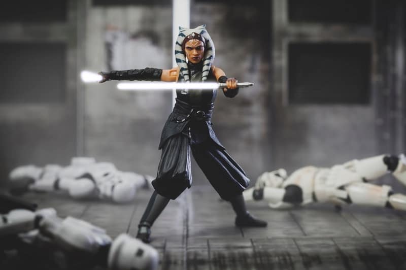 Ahsoka Tano defeating imperial stormtroopers with her lightsabers